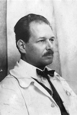 SBL äger inga bilder och kan därför ej erbjuda kopior
eller ge tillstånd till reproduktion. För mer information
om bilder, se under fliken "Om databasen"