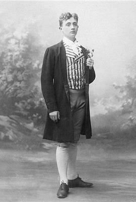 SBL äger inga bilder och kan därför ej erbjuda kopior
eller ge tillstånd till reproduktion. För mer information
om bilder, se under fliken "Om databasen"